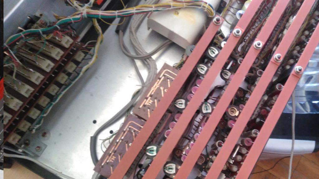 Ctl vermona gdr ER9 rhythmmachine inside